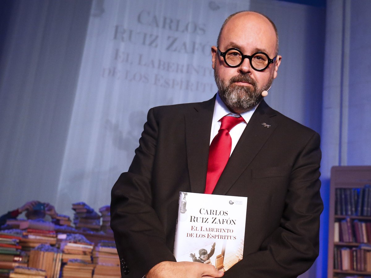 seainsights_'s tweet photo. “Books are mirrors: you only see in them what you already have inside you.”
-Carlos Ruiz Zafón, The Shadow of the Wind
#books #reading #truth #Books #mirrors #CarlosRuizZafón #TheShadowoftheWind https://t.co/crxNv7a4MN