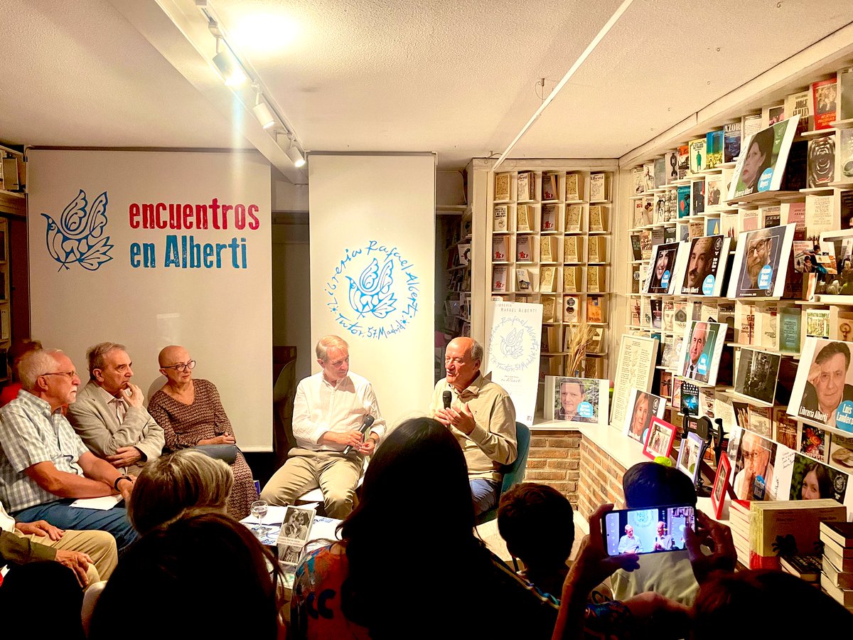 👒Deseando empezar "El cuarto de los sombreros", el último título de Gustavo Martín Garzo. 

📖Lo presentó ayer en <a href="/LibreriaAlberti/">Librería Alberti</a> con <a href="/G_Gutenberg/">Galaxia Gutenberg</a>