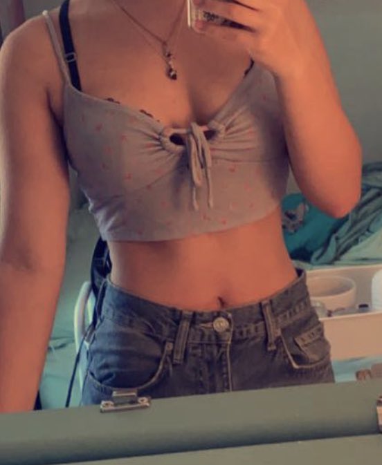 blondieee188's tweet photo. From my size 2 jeans having a gap to size 14 being snug 😅 #feedee #feederism #feedism #weightgain #bellygirl https://t.co/IKcrKitfoL
