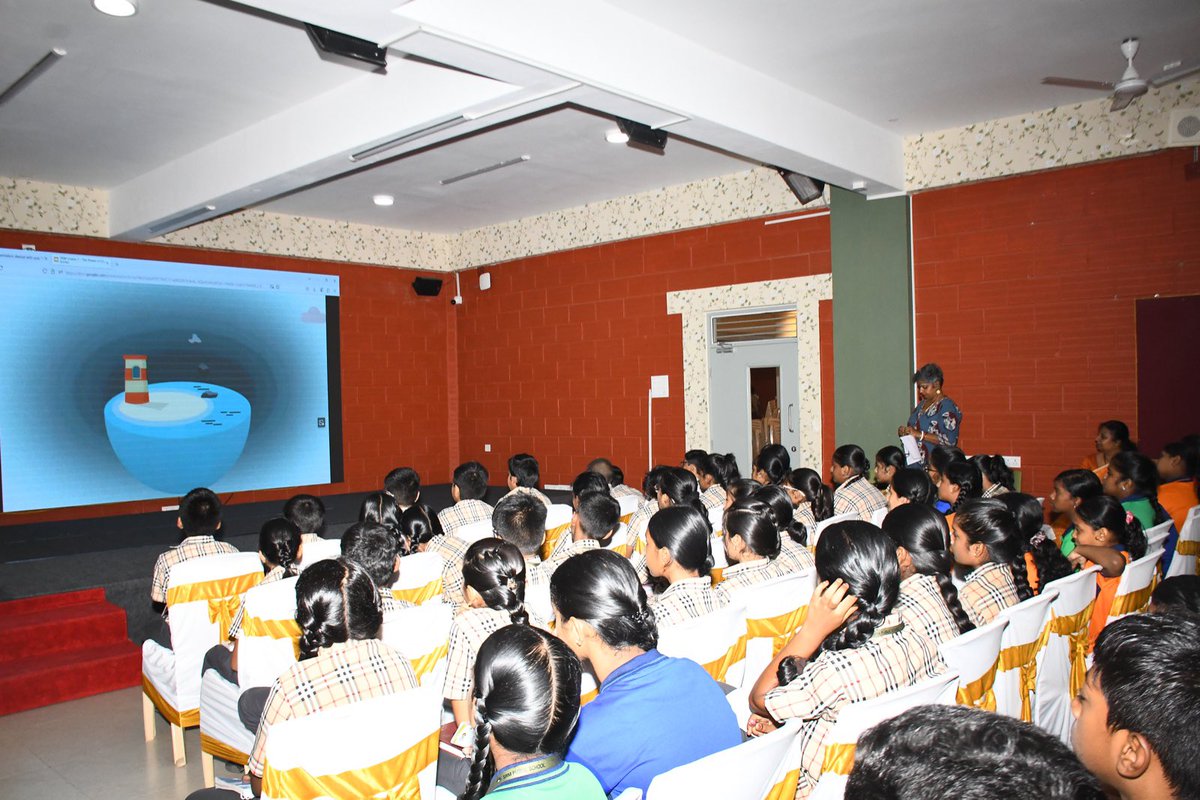 Excited to share that I delivered a comprehensive digital literacy workshop for 900 students at SRM Public School.The workshop highlighted 
how every online action contributes to our digital footprint. And to analyse how our digital behaviors leads to  judgments  on us.