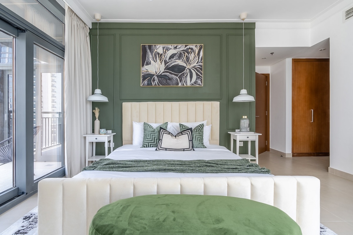 TotalOfficeEsp's tweet photo. Modern Apartment in Dubai Creek Harbour With Botanical Green Accents https://t.co/RHy5wiBzXv https://t.co/bcOw9L1qoa