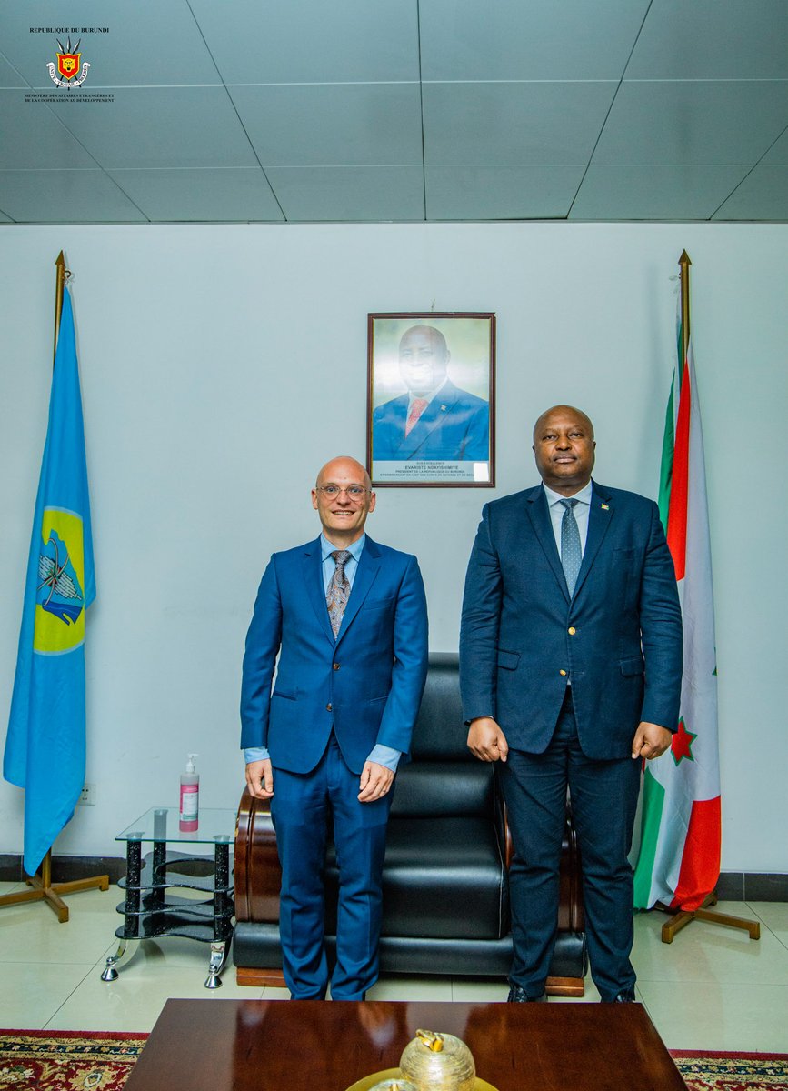 MAEBurundi's tweet image. Ce matin, le Ministre des Affaires Etrangères et de la Coopération au Développement S.E Amb. Albert SHINGIRO a reçu en audience l'Ambassadeur du Royaume de Belgique au Burundi S.E.M Michael Wimmer à la tête d'une délégation composée de Monsieur Abou El Mahassine Fassi-Fihiri,…