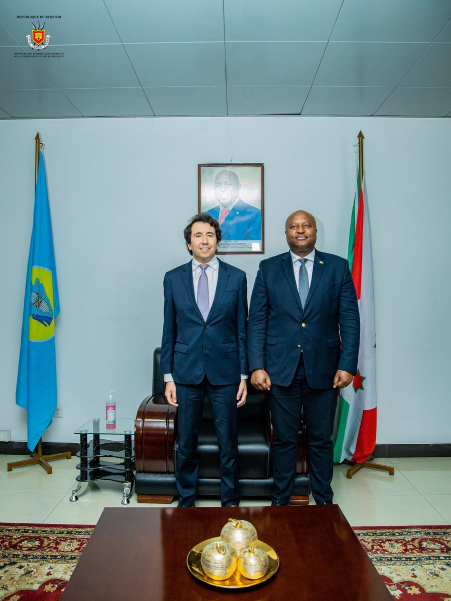 MAEBurundi's tweet image. Ce matin, le Ministre des Affaires Etrangères et de la Coopération au Développement S.E Amb. Albert SHINGIRO a reçu en audience l'Ambassadeur du Royaume de Belgique au Burundi S.E.M Michael Wimmer à la tête d'une délégation composée de Monsieur Abou El Mahassine Fassi-Fihiri,…