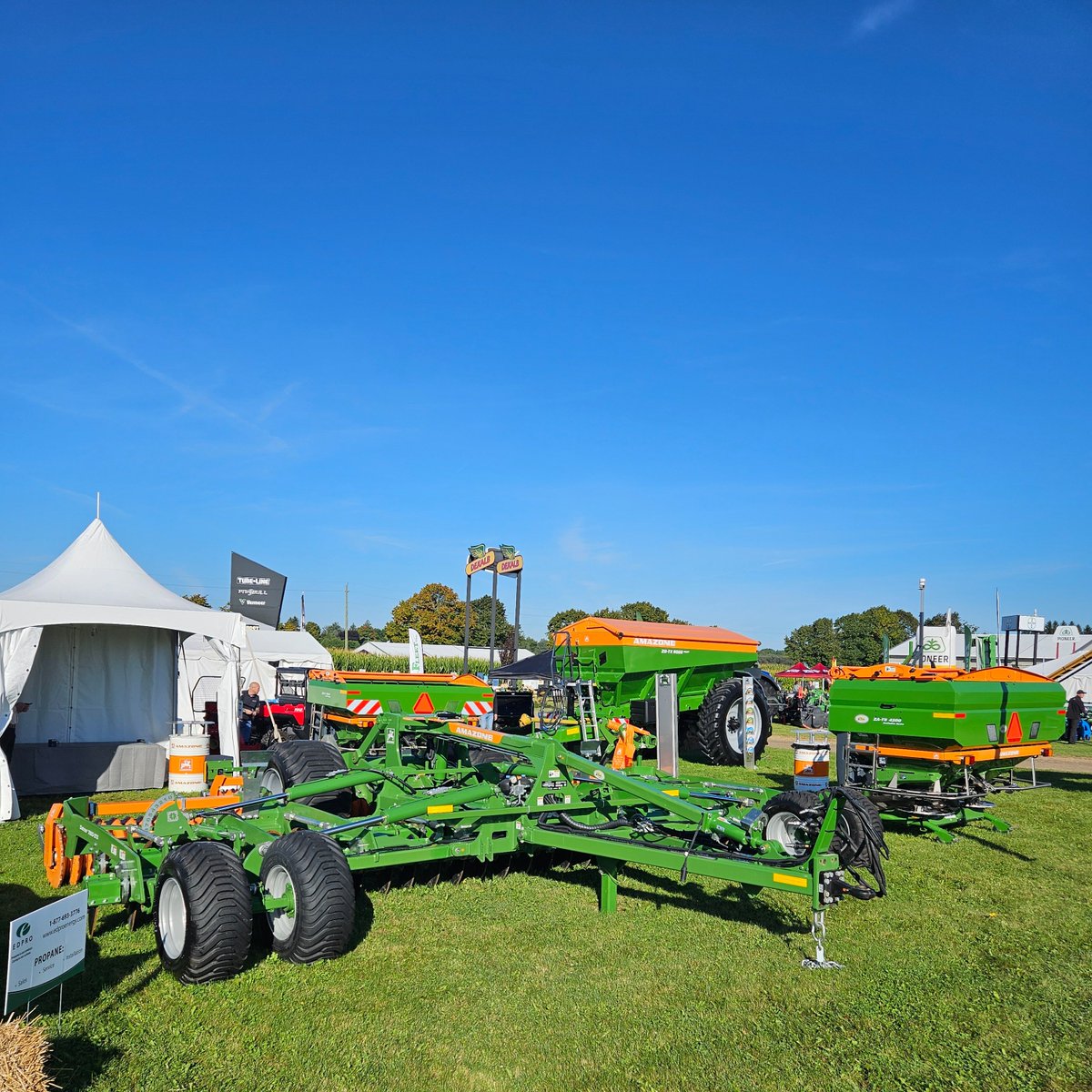 AmazoneIsaac's tweet photo. Day 1 of the Canadian Outdoor Farm Show!

Come on out to see exciting BRAND NEW @AMAZONE_Inc  machines in booth SM-132.

See you soon @outdoorfarmshow 

#COFS24 #canadasoutdoorfarmshow
#cdnag https://t.co/9aPsVKrupS