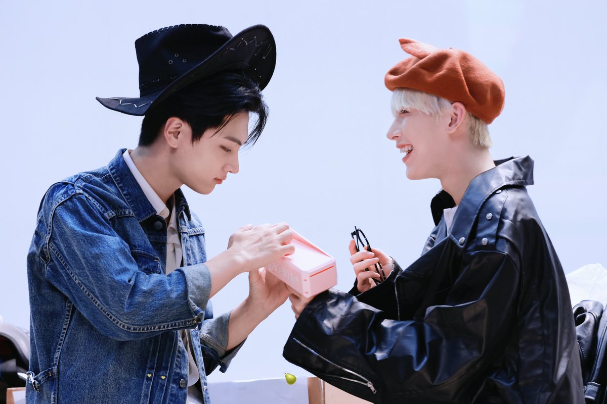 mydailystar's tweet image. ภาพที่มีเสียง เสียงที่ว่า :
🦊 พี่เจดูนี่สิๆ น่ารักไหมมมม
🐈‍⬛ ไหนคะ...ไม่เห็นน่ารักเลย น้องอุ่นของพี่น่ารักกว่าอีก

ฟริน 😳 #sunjay #jaysun