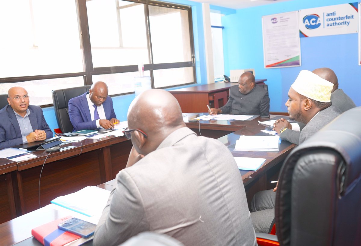 ACA_Kenya's tweet photo. #UpholdingAuthenticity 

Today @ACA_Kenya Executive Director, Dr. Robi Mbugua Njoroge, held a meeting with leaders of the Kenya Association of @KAM_Kenya Cement Manufacturing Subsector, led by Chair Mr. Mohit Kapoor, to address rising concerns over counterfeit cement.
@EAPC_PLC https://t.co/ybsNBKKbyQ