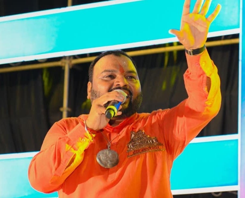 parmanandyadavv's tweet image. अंदर गए तो भंडारा खत्म 
बाहर आए तो चप्पल गायब 😂😂