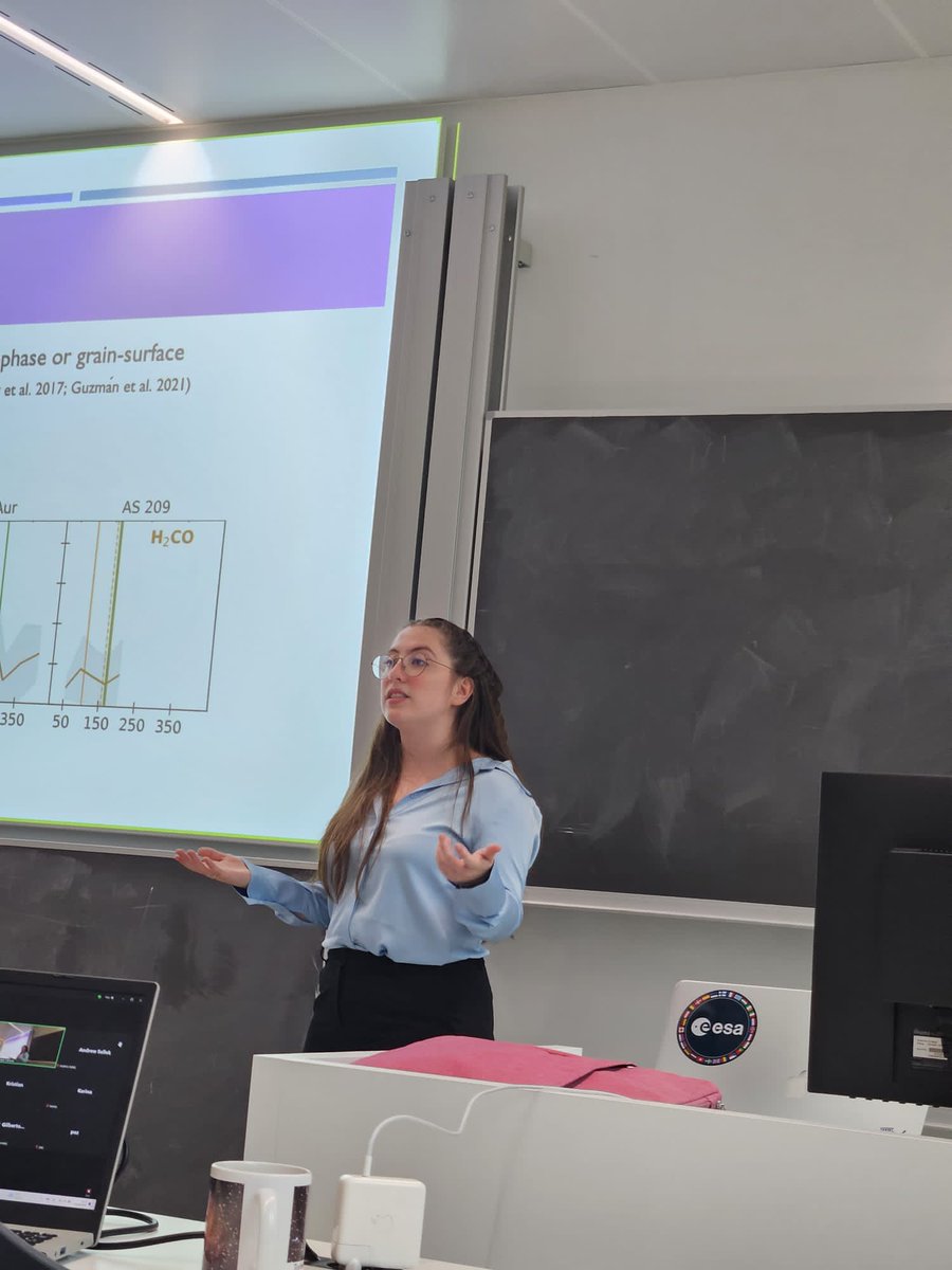 Lista con la presentación de mi tesis al departamento de astronomia, ahora solo queda la defensa que será el Viernes (13) 😬💜💫 A 3 dias de ser doctora en astronomía!