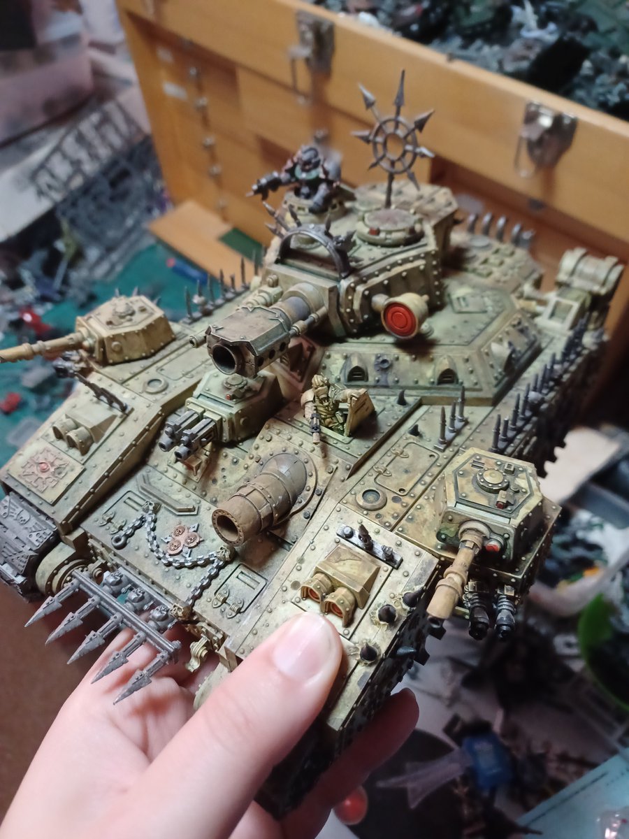 Everyday, I grapple with the conundrum of turning my chaos hellhammer conversion into a chaos fellblade, de-chaos-a-fying it for my gsc, or leaving it as is and praying for the lost and the damned to come back as an army. #40K  #warhammer40k
