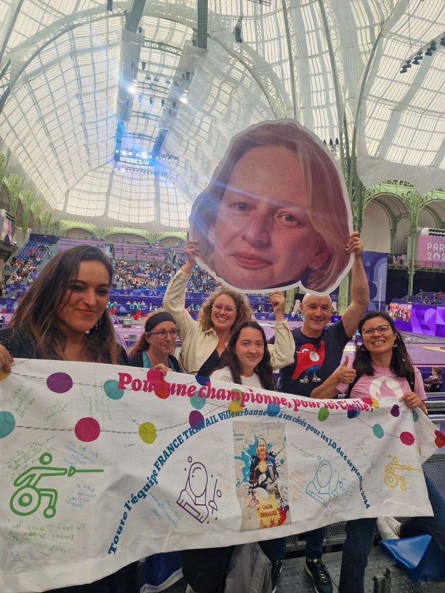RenaudCharlesFT's tweet image. [#TousMobilisés] autour de notre Team Athlètes #FranceTravail 
Un grand bravo à Cécile pour son magnifique parcours aux #jeuxparalympiques #Paris2024 
et à toute l&apos;équipe @FTravail_ARA #Villeurbanne pour son soutien à ses côtés 
Quelle fierté pour notre collectif !
