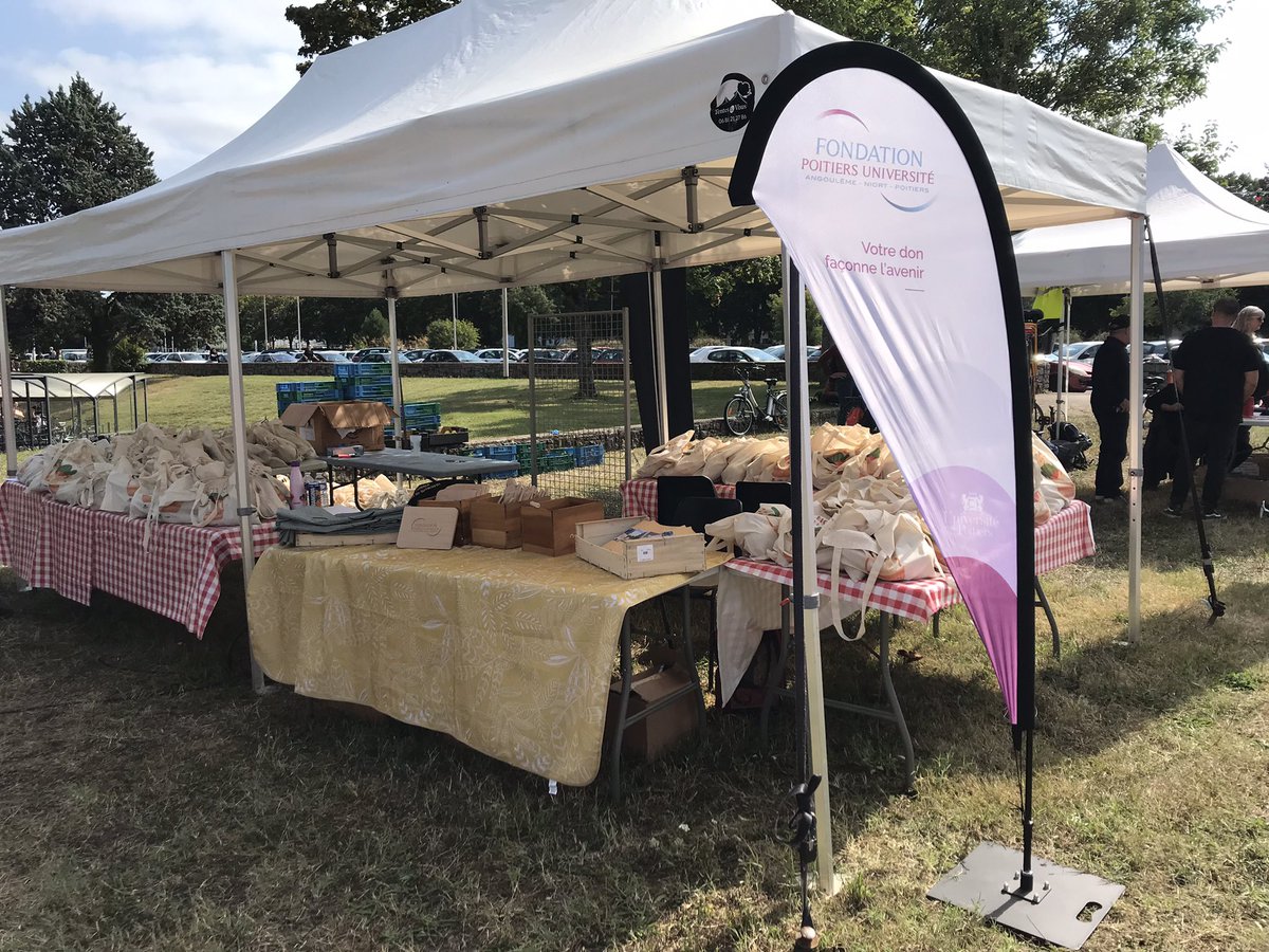 🤗 Rejoignez-nous au Village étudiant de l’<a href="/UnivPoitiers/">Université de Poitiers</a> : l’occasion d’échanger et de découvrir la <a href="/FonPoitiersUniv/">Fondation Poitiers Université</a> ainsi que les autres associations et services présents.

📌 Rendez-vous à partir de 16h devant le bâtiment A2 sur le campus de Poitiers

#MoisAccueil #VieEtudiante