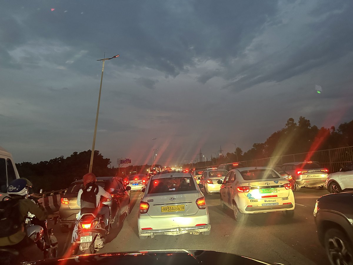 bySumitSaini's tweet photo. Don’t know what @TrafficGGM and @dtptraffic are doing, No Police Officer is on road.  Life become so pathetic due to travelling like hell from #Delhi #Gurugram To &amp; Fro, 2-3 hours one sided. Why can’t do drone surveillance for road blockages? @LtGovDelhi @PMOIndia #Traffic #jam https://t.co/vZHbougtgV