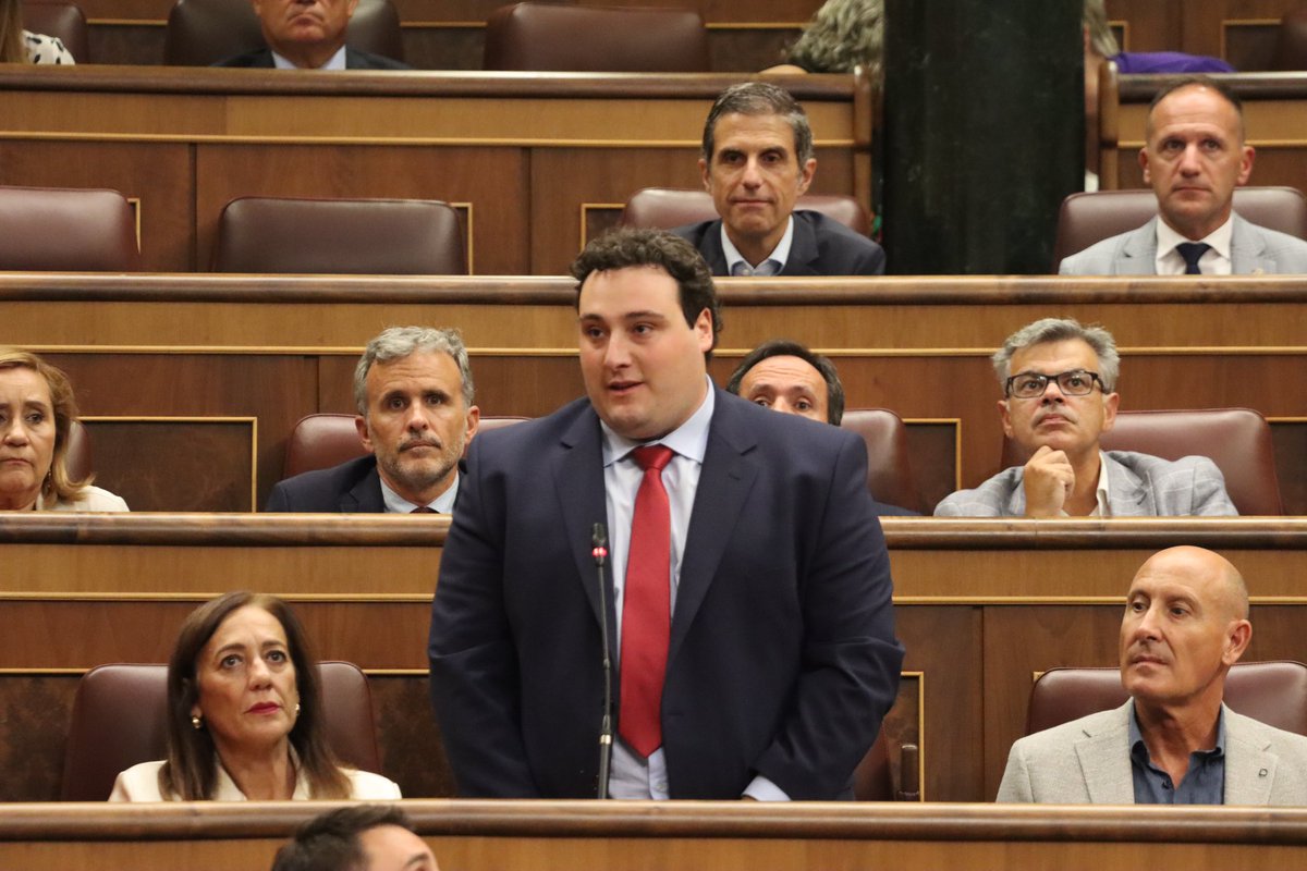 La JSC suma una nova veu al Congrés!

🌹El company <a href="/oriol_almiron/">Oriol Almirón Ruiz</a> ha pres possessió com a nou diputat al congrés.

Enhorabona!💪🏻