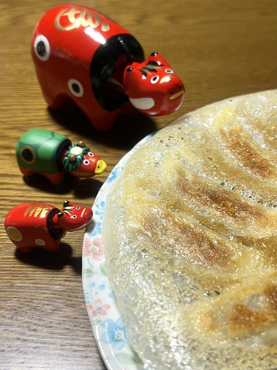 manma_maruru's tweet image. 夕食も餃子🥟

あかべこさん眺めながら
ひとりニヤニヤ
#あかべこ
#カッパベコ
#分福茶釜ベコ
#かまいたちベコ