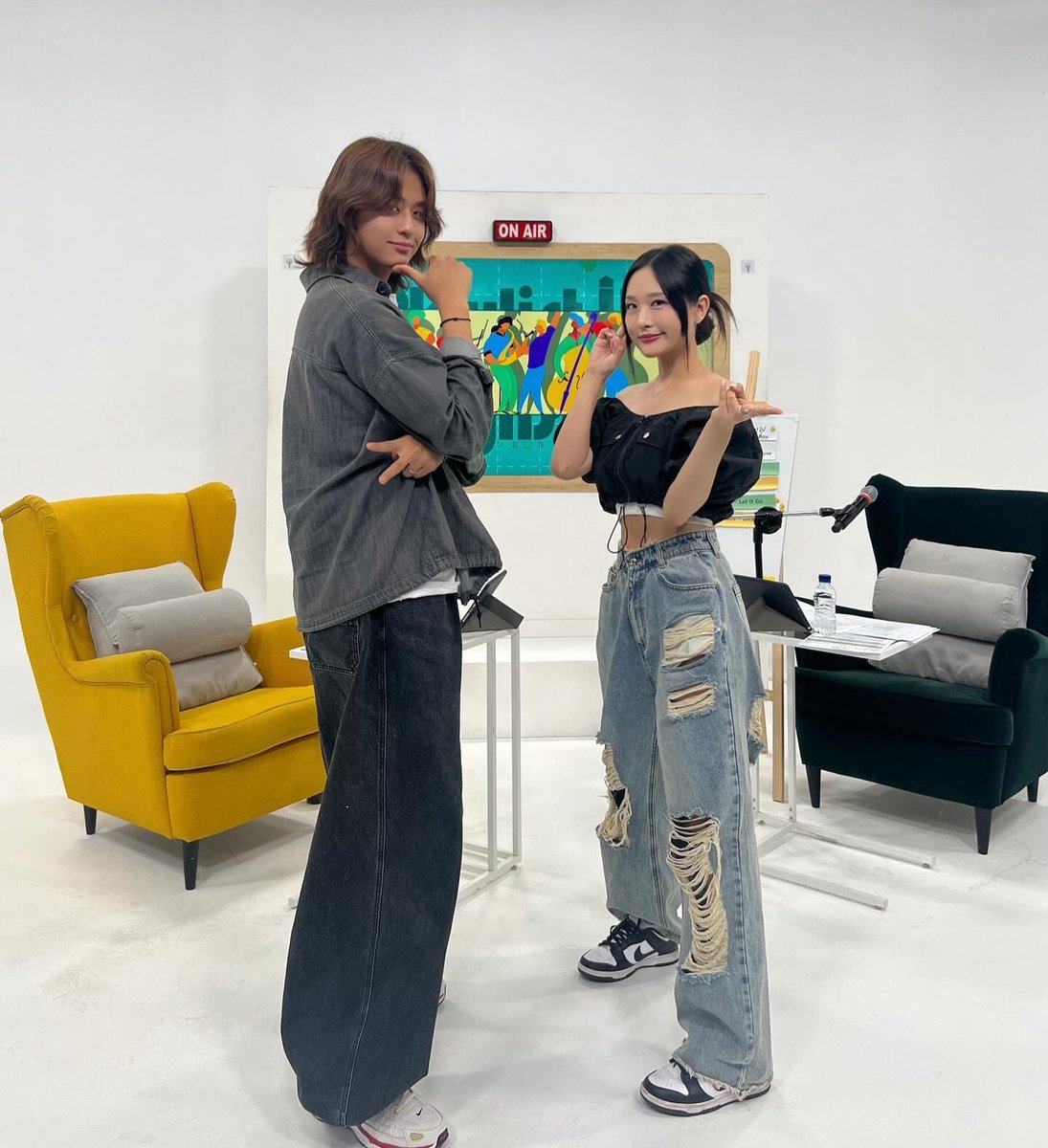 j7lisa3's tweet photo. 이솔로몬 Arirang Radio [Play11st UP](240910)
최애 토크
[시처럼 가사가 아름다운! 음유시인 뮤지션]
케이트:이소라
솔로몬:프롬
(봄은 겨울이 주는 꿈, 달의 뒤편으로 와요, 너와 나의)
https://t.co/YfpeC8fOga
주크박스 토크박스
[행운을 가져다 주는 노래] 
어떻게 지내, Ditto 
솔향기 솔솔💙 https://t.co/gcVL0HeqgL