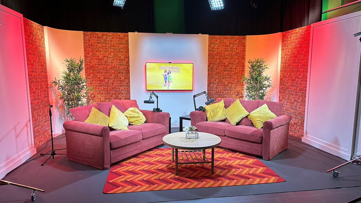 shadowhawkgroup's tweet image. INDUSTRY SERVICES WITH GRACO STUDIOS - gracostudios.com

Graco Studios is conveniently located in north of Dublin City and is a great location for photography or video production 📷 🎥 

#podcasting #photography #videography

@shadowhawkgroup | #yourworldyourentertainment