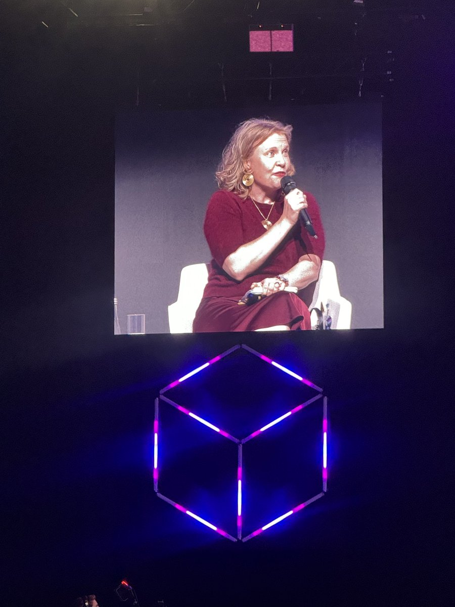 <a href="/etfeuropa/">European Training Foundation 🇪🇺</a> at the Excellence Forum bringing up international experience with centres of vocational excellence. We know that CoVEs can help vocational systems grow &amp; deliver value to skills ecosystem. ISATCOVE tool is well suited 2 support such growth.<a href="/ChiaraRiondino/">Chiara Riondino</a> <a href="/pilvitorsti/">Dr. Pilvi Torsti</a>