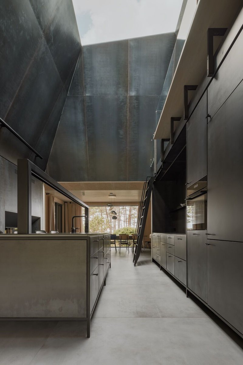 Archello's tweet image. Open Architecture Design fuses traditional and modern elements. Exposed CLT panel walls, large windows, and Japanese-inspired detailing create a minimalist yet elegant design. 
buff.ly/4cUWyPK

#SustainableDesign #MinimalistArchitecture #CLT