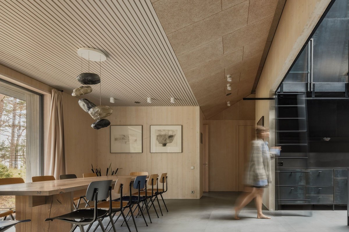 Archello's tweet image. Open Architecture Design fuses traditional and modern elements. Exposed CLT panel walls, large windows, and Japanese-inspired detailing create a minimalist yet elegant design. 
buff.ly/4cUWyPK

#SustainableDesign #MinimalistArchitecture #CLT