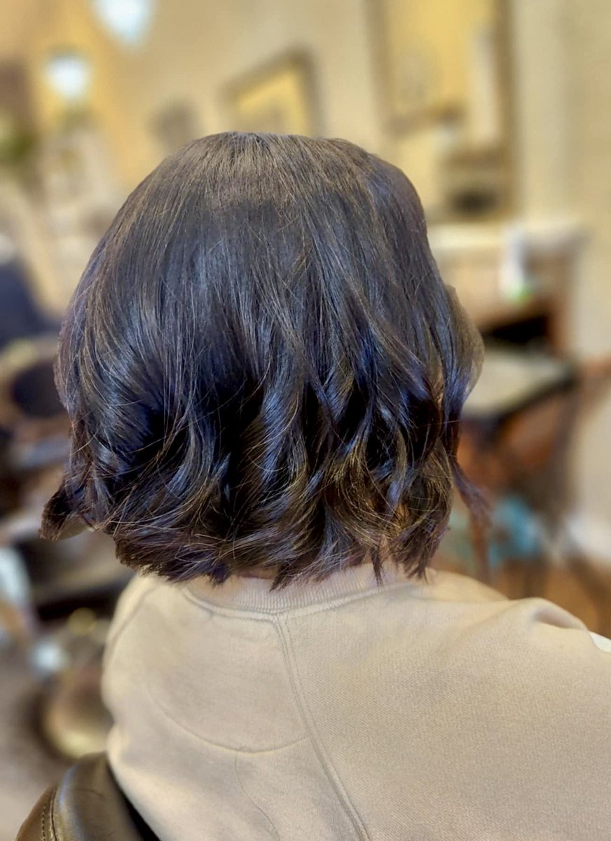 TranquilityNH's tweet photo. Another big chop by Tess, but she forgot the before pic!! You’re just gonna have to trust us on the prior length… 💇🏻‍♀️💇🏻‍♀️💇🏻‍♀️

Please consider donating your locks when you decide to lose enough inches! Complimentary consultations are always available. https://t.co/Ygstvnqb4C