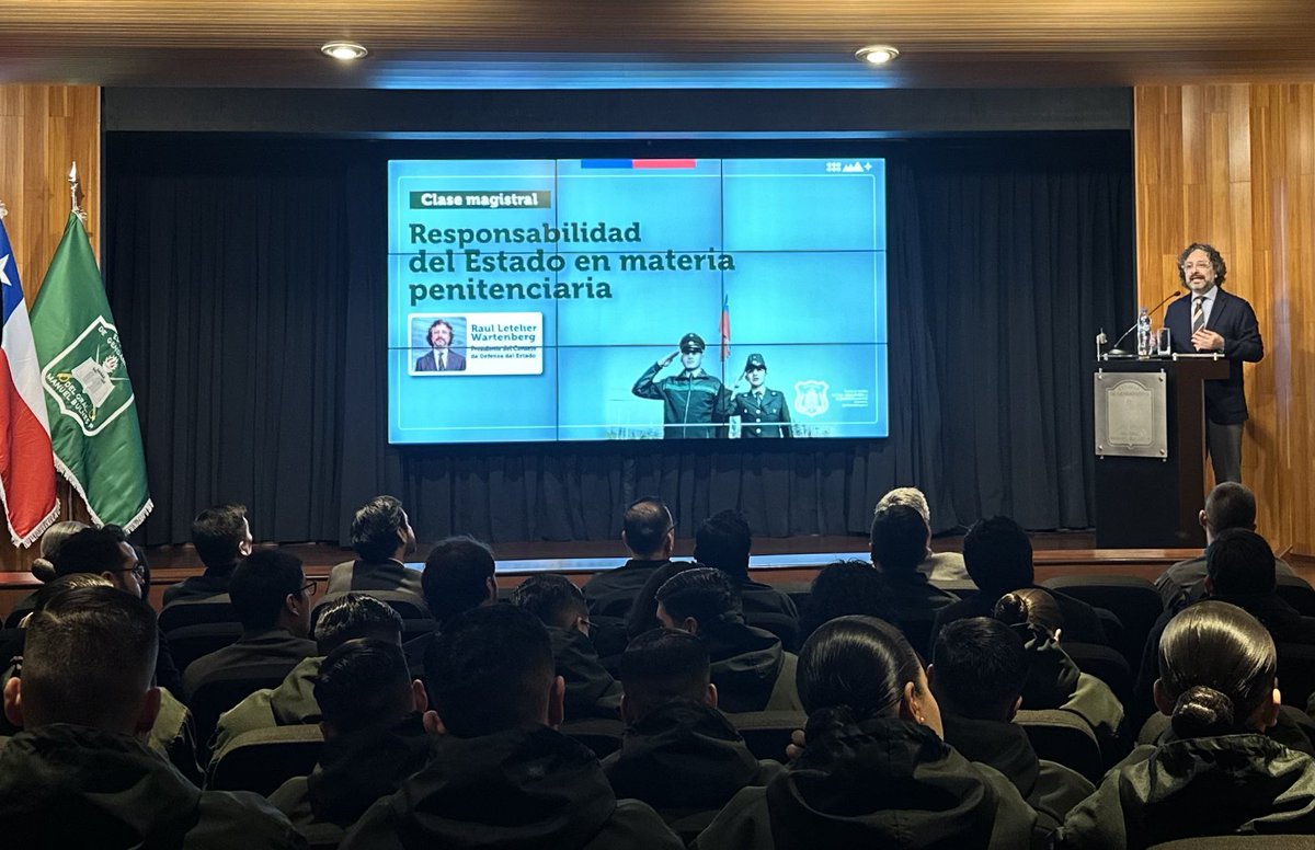 SubseJusticiaCl's tweet photo. 📌 Subsecretario @jgajardofalcon, junto al Director Nacional de @Gendarmeria_CL, asiste a clase magistral sobre la “Responsabilidad del Estado en materia penitenciaria”, impartida por el Presidente del Consejo de Defensa del Estado, Raúl Letelier, realizada en la @Esc_Gendarmeria https://t.co/fJuAjafYnm