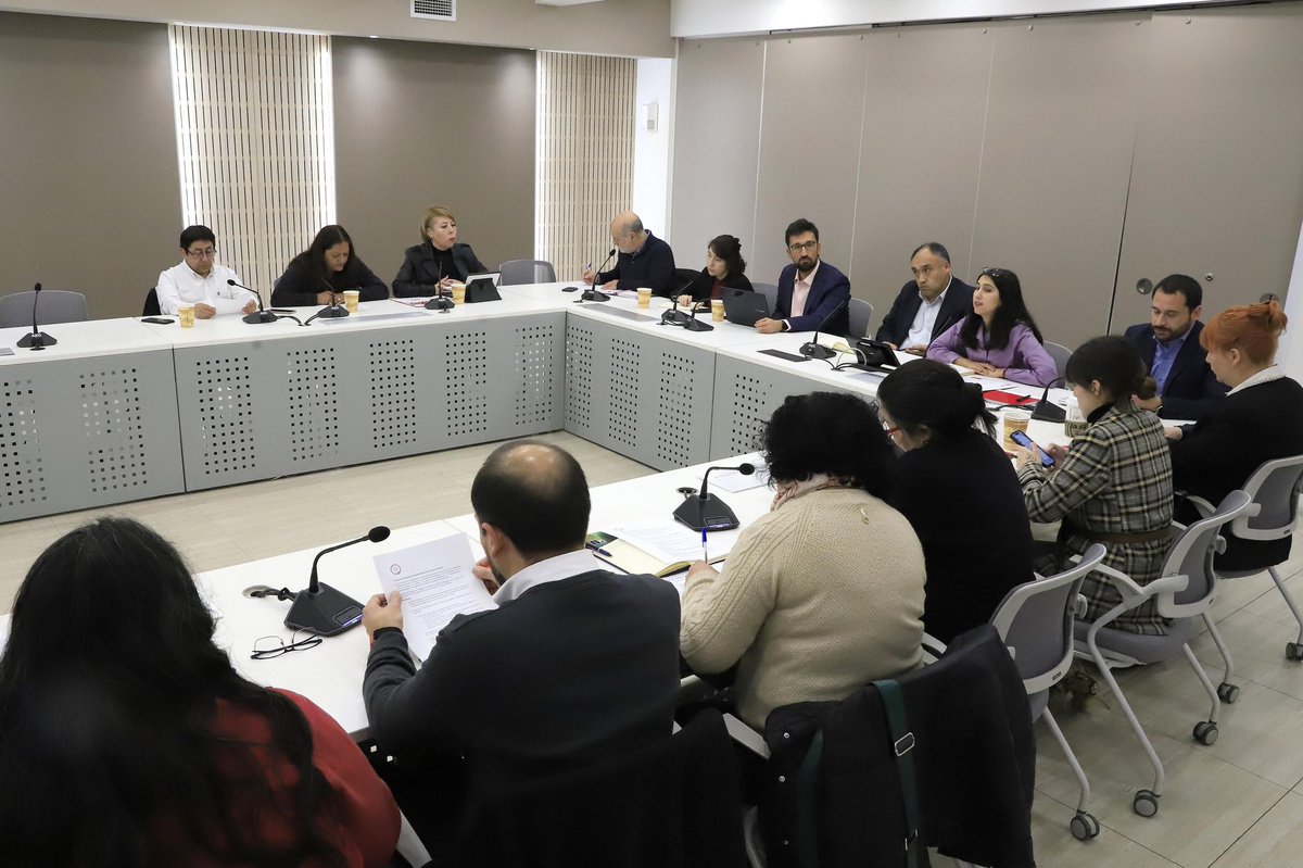 MintrabChile's tweet photo. Seguimos en los #DialogosMultinivel con la Confederación de Sindicatos del Comercio para la elaboración del proyecto de ley sobre Negociación Colectiva Multinivel. Nos acompañan @Min_Hacienda y @meconomia https://t.co/WgCA6eV9nK