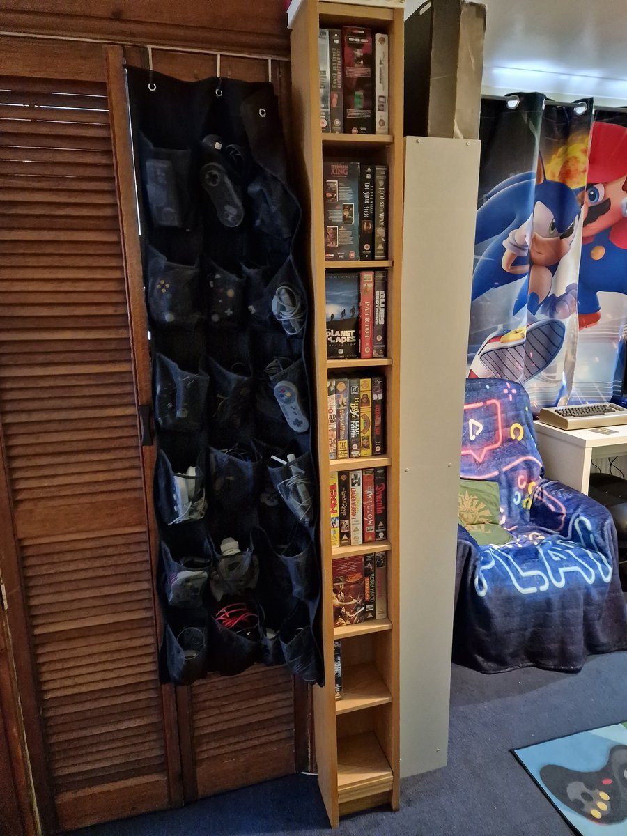 GamersPardise's tweet image. More work done on the games room today. 

#gamesroom #GamersUnite #RETROGAMING #retrogamers