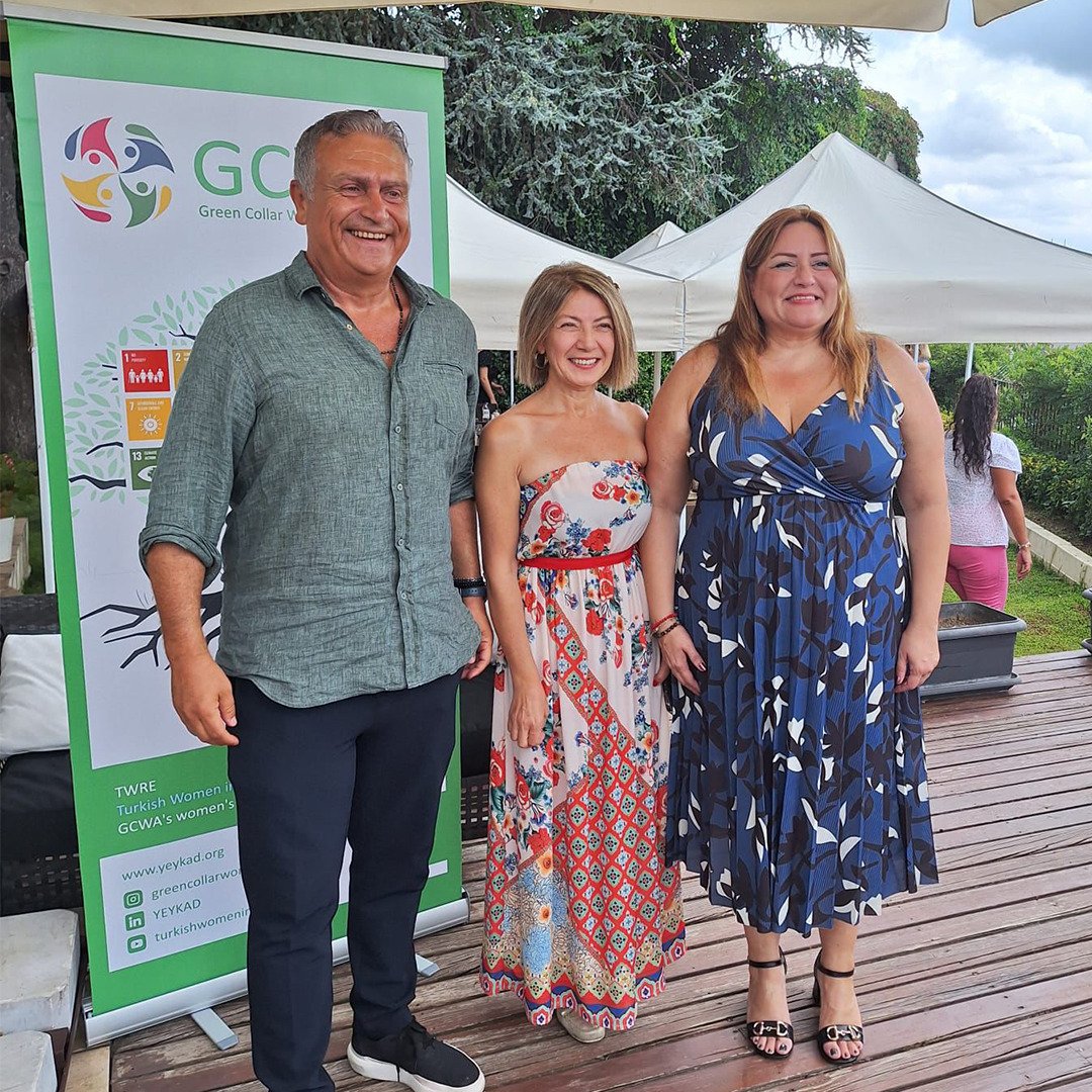 IBT Solar olarak Yeşil Yakalı Kadınlar Derneği'nin etkinliğine ev sahipliği yaptık.
Kadın çalışan dengesine firmamızın her kademedesinde destekleyen bir firma olarak dernek yönetim üyelerine ve sektör paydaşlarımıza ev sahipliği yapmaktan memnuniyet duyuyoruz.