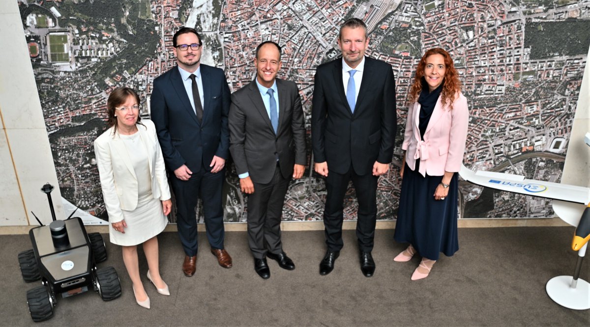 #EUSpace is behind many EU priorities, incl. boosting competitiveness, mitigating climate change, supporting sustainable agri or protecting citizens from security threats.

In our meeting with 🇭🇺Ambassador A. Baranyi, we discussed #HU24EU priorities &amp; how EU Space contributes.