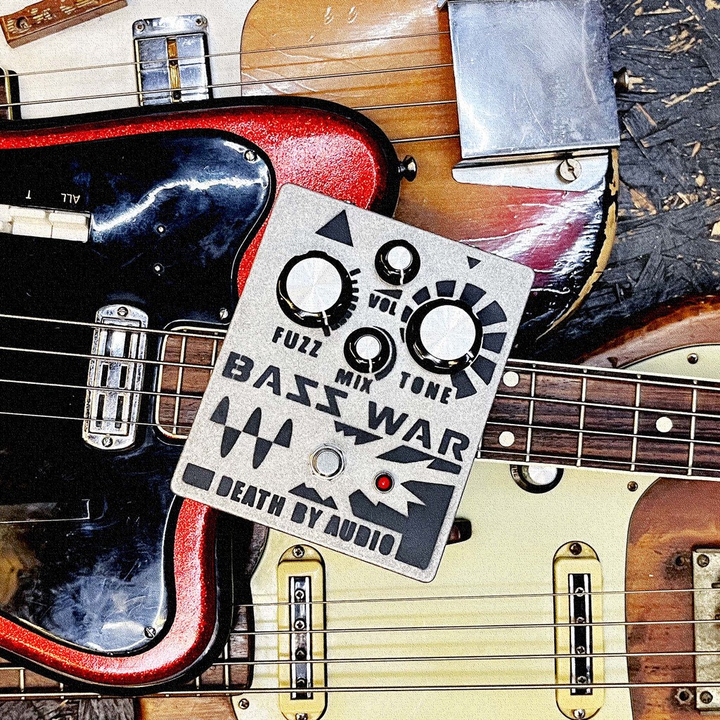 DeathByAudioFX's tweet photo. The BASS WAR is out now! 🧨⁠
⁠
Designed specifically for bass and low tunings, the BASS WAR has a wide range of fuzz tones including grinding drive, distortion, ripping fuzz, and super-compressed total destruction. 💥

https://t.co/erFYItHf1m https://t.co/d2mDSiSb5w
