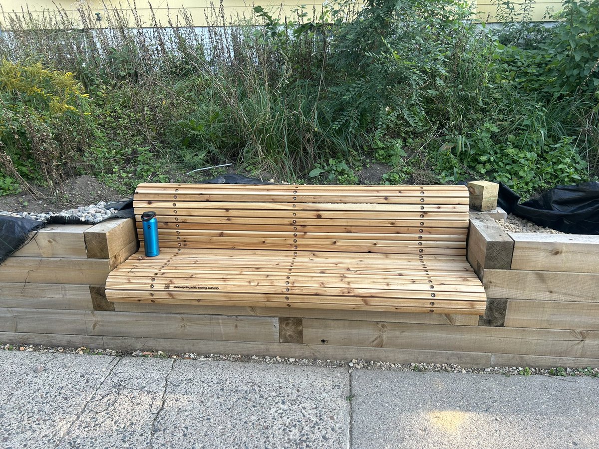 EHBinMN's tweet image. Yesterday was a big day! After over a year building this retaining wall, I asked @localhuman to cap it off with one of his awesome benches.
He did not disappoint.