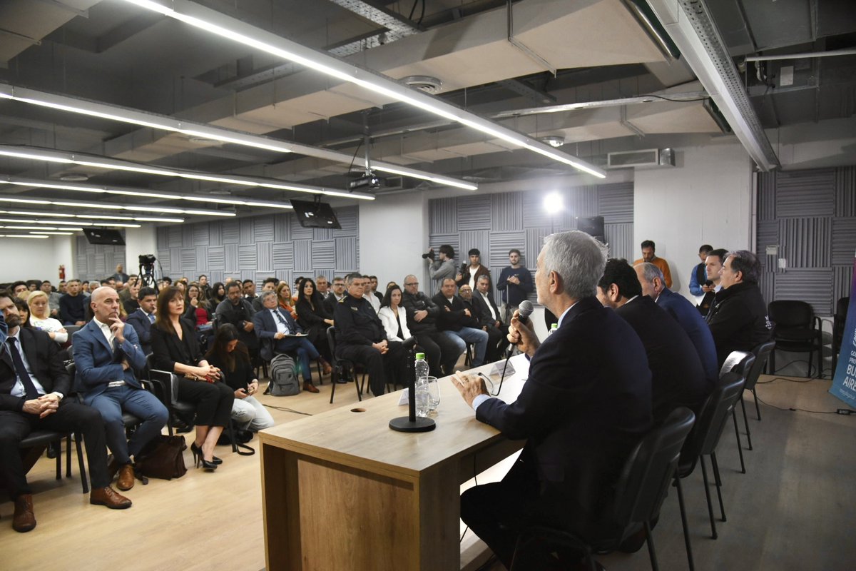 Julio_Alak's tweet photo. Junto al ministro de Seguridad @JaviAlonsook, el ministro de Justicia y Derechos Humanos @juanmmena, el Presidente de la UNLP @MLopezArmengol y el intendente de San Vicente @nico_mantegazza, participamos de la jornada de capacitación y debate “Políticas de Persecución penal estratégica del crimen organizado”. 

Es fundamental abordar esta problemática de forma articulada entre los distintos niveles de gobierno, los distintos poderes del Estado y los expertos en la materia.