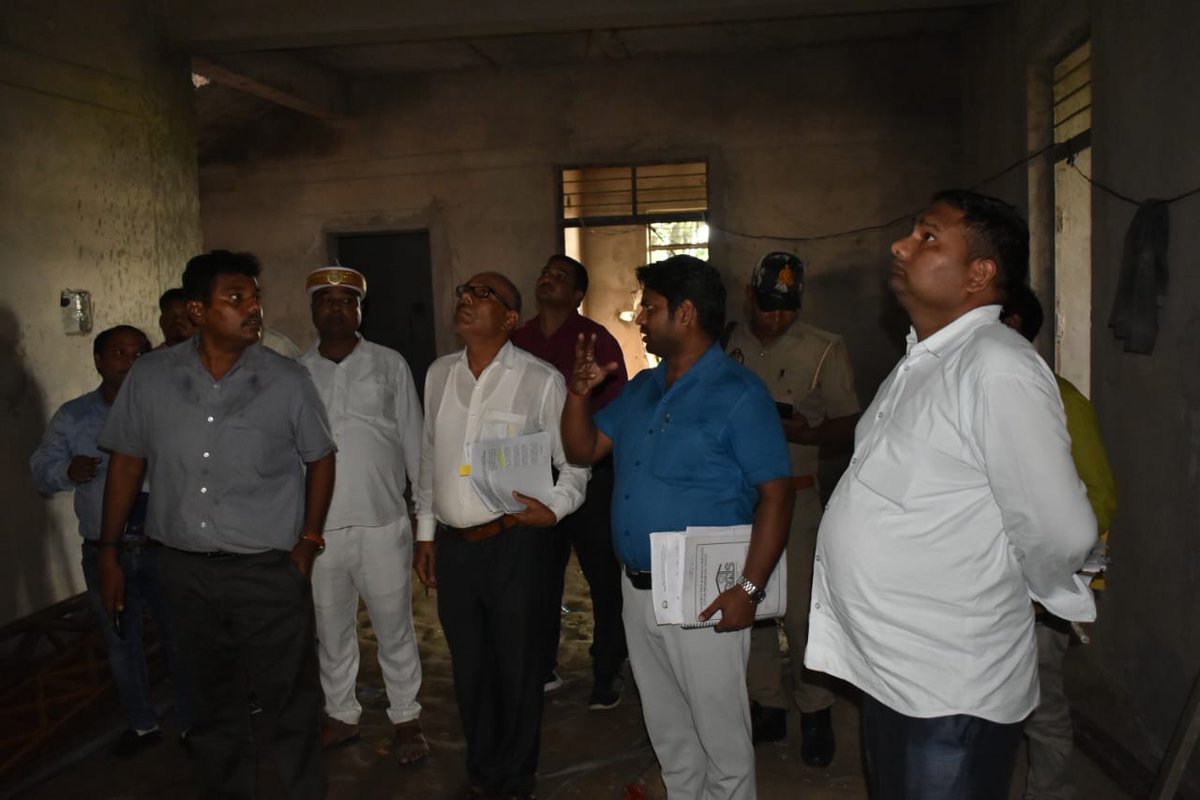 निर्माणाधीन नगर पंचायत भवन, भारतभारी का निरीक्षण कर समय से एवं गुणवत्तापूर्ण ढंग से निर्माण कार्य पूर्ण कराने का निर्देश दिया। <a href="/CMOfficeUP/">CM Office, GoUP</a> <a href="/UPGovt/">Government of UP</a> <a href="/InfoDeptUP/">Information and Public Relations Department, UP</a>