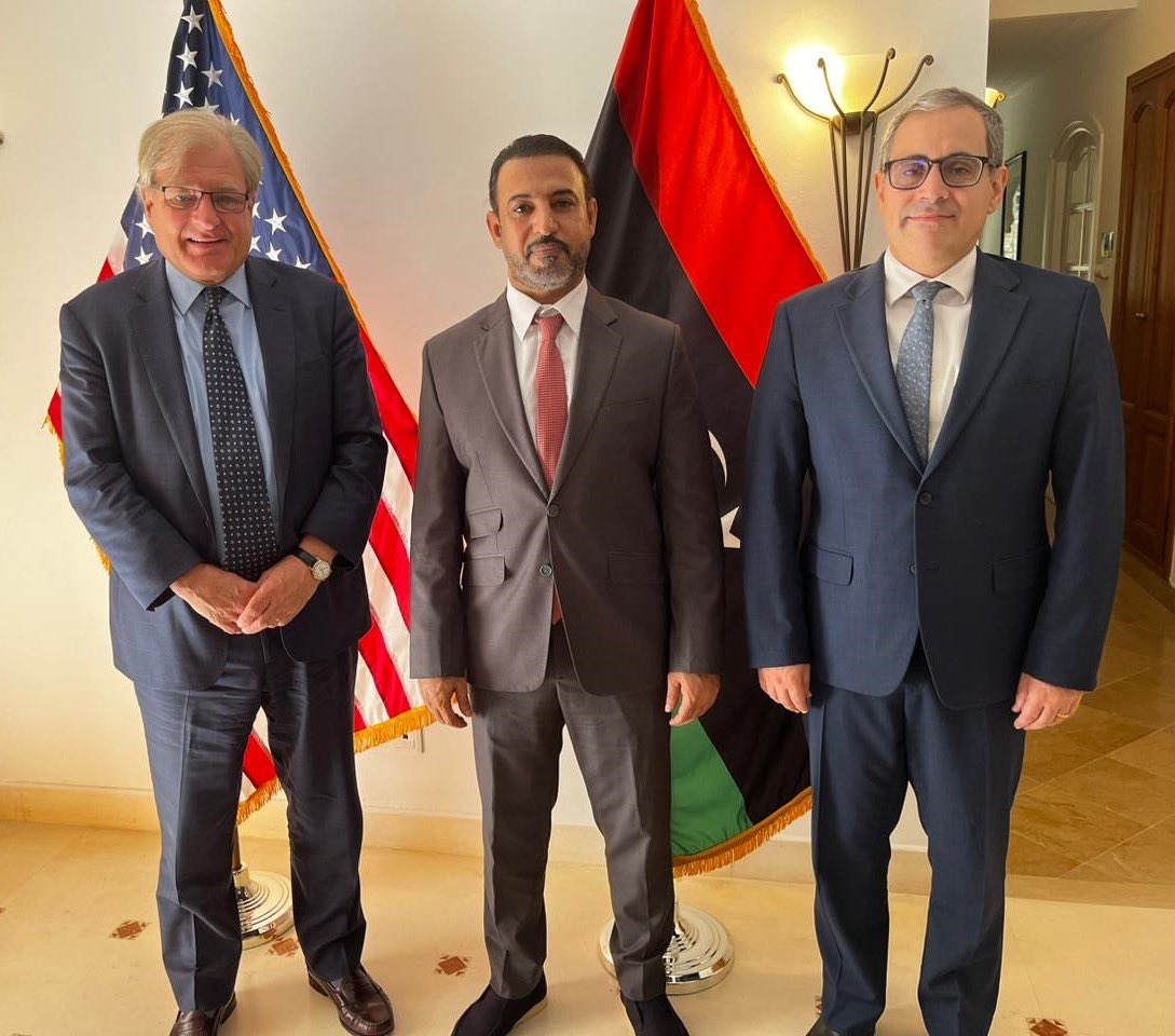 في العاصمة تونس استقبل السفير ريتشارد نورلاند المبعوث الاميركي الخاص لليبيا سعادة / محمد الشامسي سفير الدولة لدى ليبيا اللقاء تناول العلاقات الثنائية بين الامارات العربية المتحدة والولايات المتحدة الاميركية اضافة الى الملفات ذات الاهتمام المشترك واكدا على قوة العلاقات بين البلدين