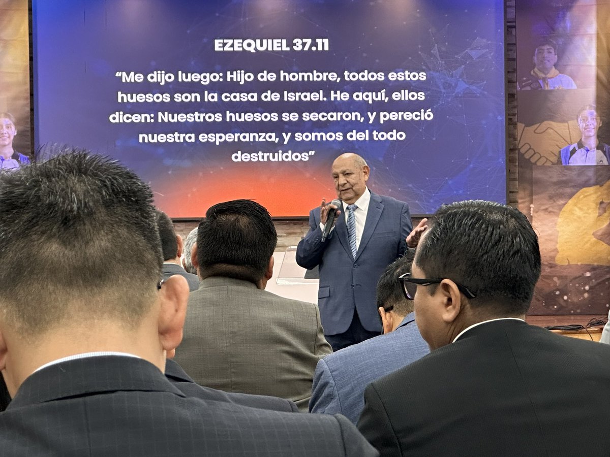 AdventistasUPS's tweet photo. 🔴#Ahora | “Dios habla a través de ti, cuidado tú no eres Dios, eres hijo de hombre; usado por él. Cuando seamos verdaderos siervos de Dios la iglesia tendrá un reavivamiento y traeremos a muchos a través de la predicación” - Pr. Alejandro Bullón durante el #CADEUPS2024. 

#Día1 https://t.co/8bUR4HNIuS