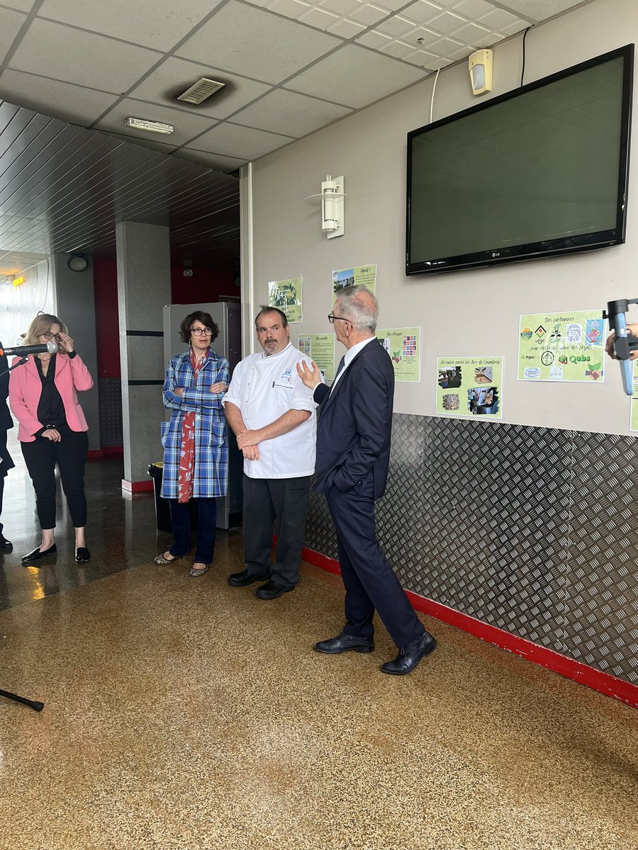 LycéeJDB (@jdblycee) on Twitter photo Visite de <a href="/fbonneau/">François Bonneau</a> accompagné de <a href="/MegeEvelyne/">Evelyne Mège</a>
Rencontre avec les agents de région pour le café, inauguration de l’espace zen pensé par et pour les élèves, présentation du projet Classe 2EDD, labellisation du lycée « Établissement Bio-engagé »
Une visite riche ! Visite de <a href="/fbonneau/">François Bonneau</a> accompagné de <a href="/MegeEvelyne/">Evelyne Mège</a>
Rencontre avec les agents de région pour le café, inauguration de l’espace zen pensé par et pour les élèves, présentation du projet Classe 2EDD, labellisation du lycée « Établissement Bio-engagé »
Une visite riche !