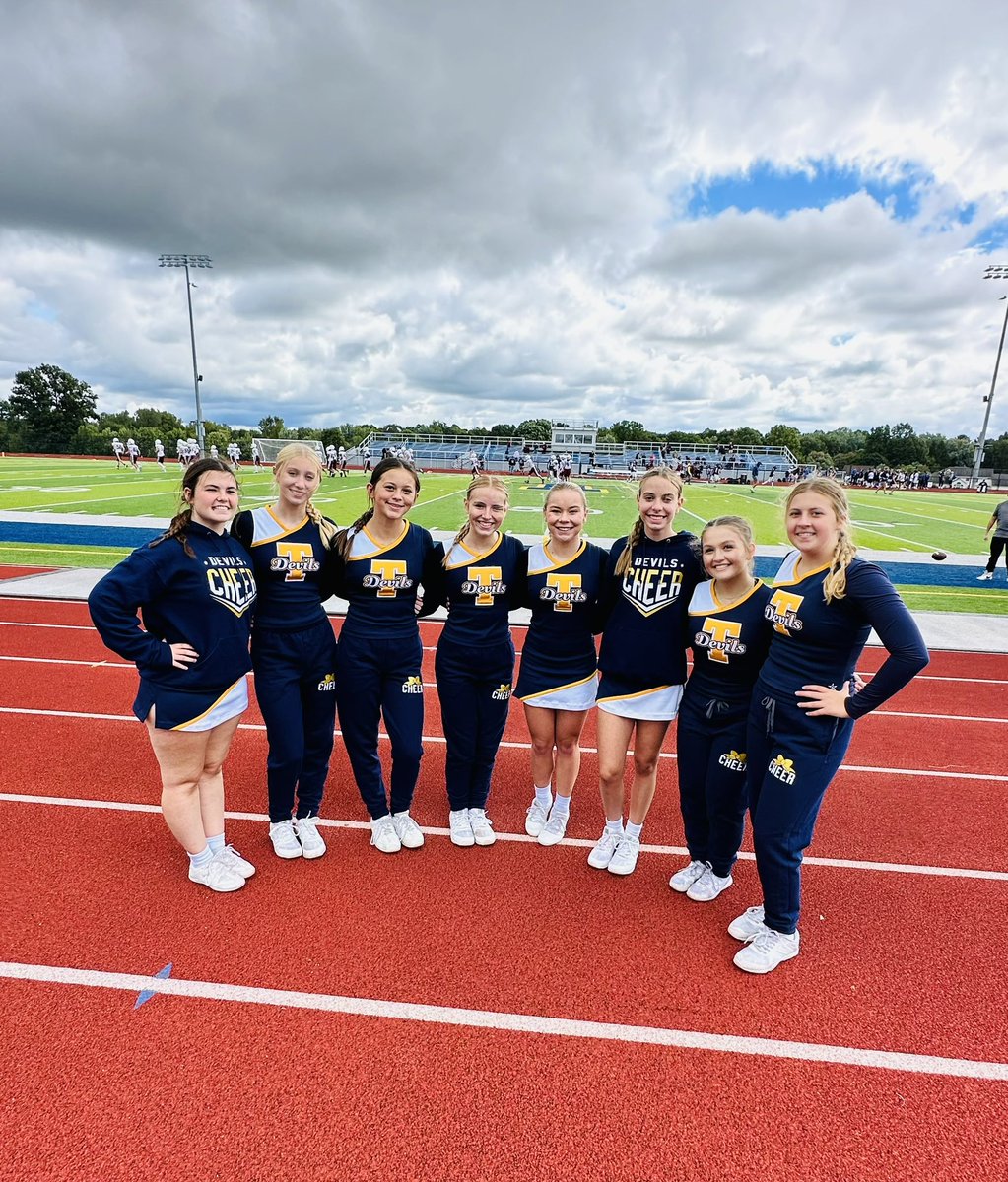 ths_cheer_'s tweet photo. Week 3📣💙

Despite the rain, our Varsity, JV, and Freshman squads had an awesome week of games!! We are beyond excited for week 4🙌🏻

@Tallmadge_AD #week3 #bluedevils #tallmadgecheer https://t.co/hHi6Rb3A57