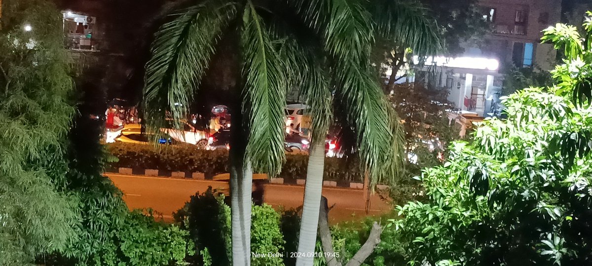 achal_sen's tweet image. @dtptraffic this is very very serious and needs your full attention that I live in mayur vihar phase 3, new delhi and I have two ways to reach my home but as you can see in the images since a couple of weeks there is jam which I have never observed in 20 years.