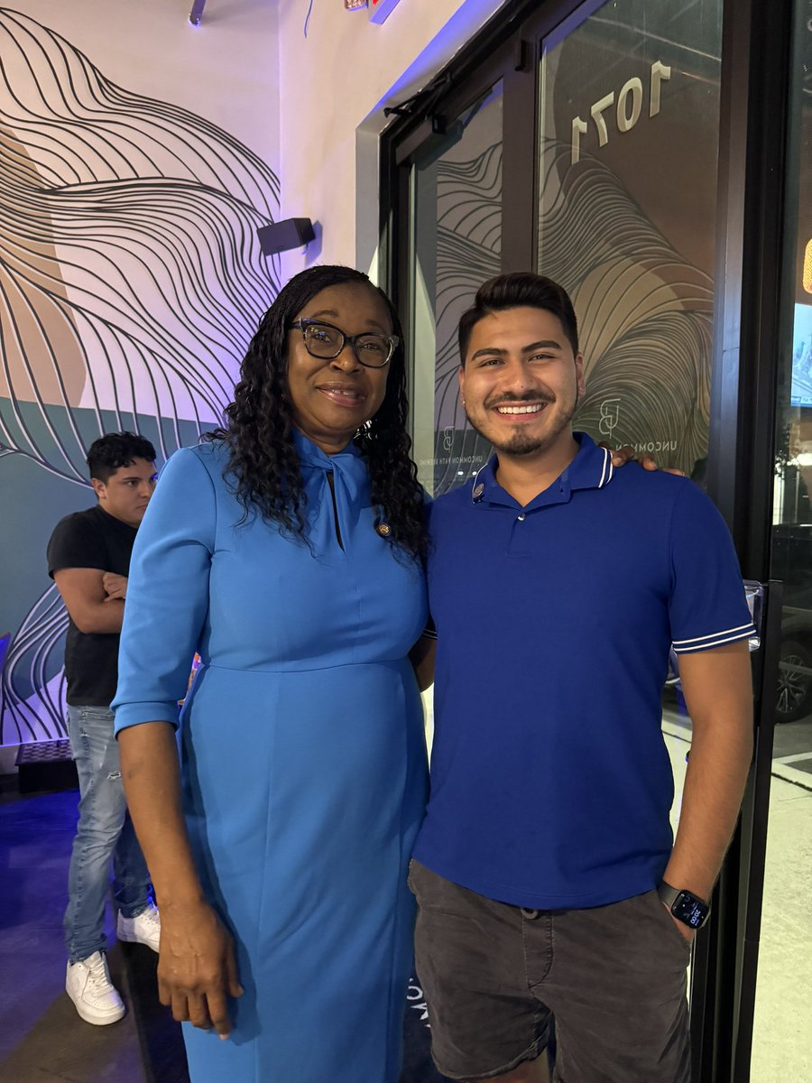 Daniel Mendoza (@flyunionguy) on Twitter photo So nice to meet you <a href="/MarieWoodsonFL/">Marie Woodson</a>! Thank you for your support of labor and workers throughout the state of Florida! So nice to meet you <a href="/MarieWoodsonFL/">Marie Woodson</a>! Thank you for your support of labor and workers throughout the state of Florida!