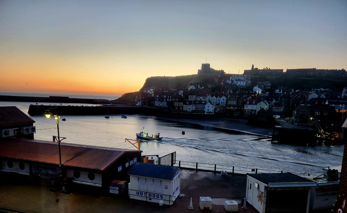 A forgotten photo i took couple of weeks back at sunrise of #whitby harbour
Local fisherman off to get their catch