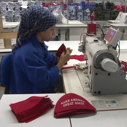 Trump'ın 'Make America Great Again' yazılı seçim şapkaları, Adıyaman'da üretiliyor.