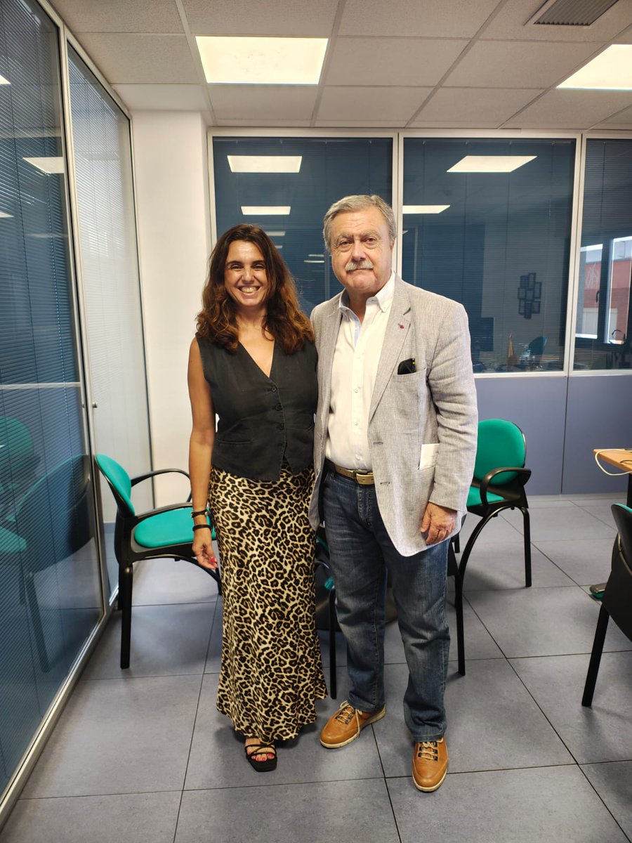 AFALASROZAS's tweet image. La semana pasada tuvimos una reunión con la Concejala de Servicios Sociales y Familia de Collado Villalba con mucho trabajo e ilusión sobre la mesa.