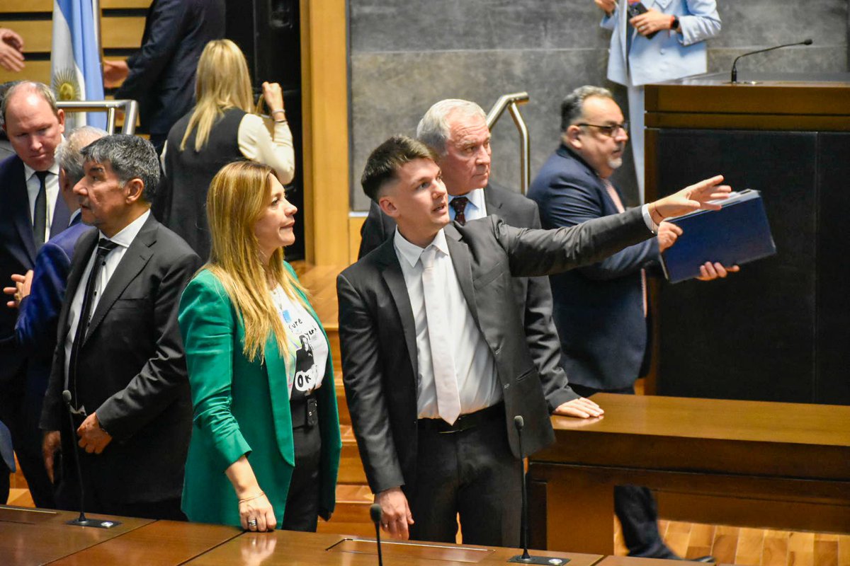 colovancsik's tweet photo. ¡Misiones sede del Parlamento del Norte Grande! 

Esta mañana acompañamos al vicegobernador @lucasaromero, al presidente de la Cámara de Representantes de Misiones @herrerayflia, y a los diputados provinciales en el inicio de las actividades del Parlamento Norte Grande. https://t.co/sT9D4tUcKK