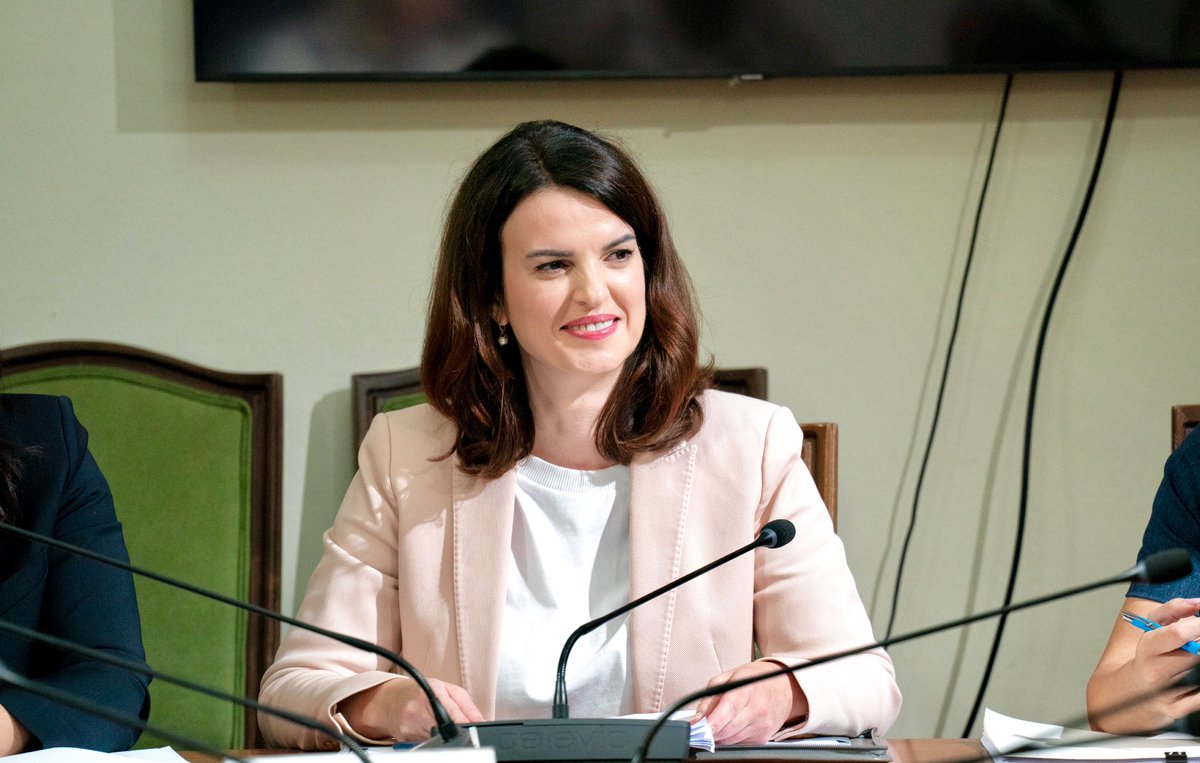 albana_kociu's tweet photo. Sot, në Komisionin për Punën, Çështjet Sociale dhe Shëndetësinë diskutuam Aktin Normativ lidhur me disa ndryshime në ligjin për “Urdhrin e Mjekëve” për të siguruar shërbim edhe më cilësor ndaj qytetarëve, si dhe një imazh më të pacënuar për mjekët tanë 👨‍⚕️👩‍⚕️ https://t.co/jY3ctYFZH5