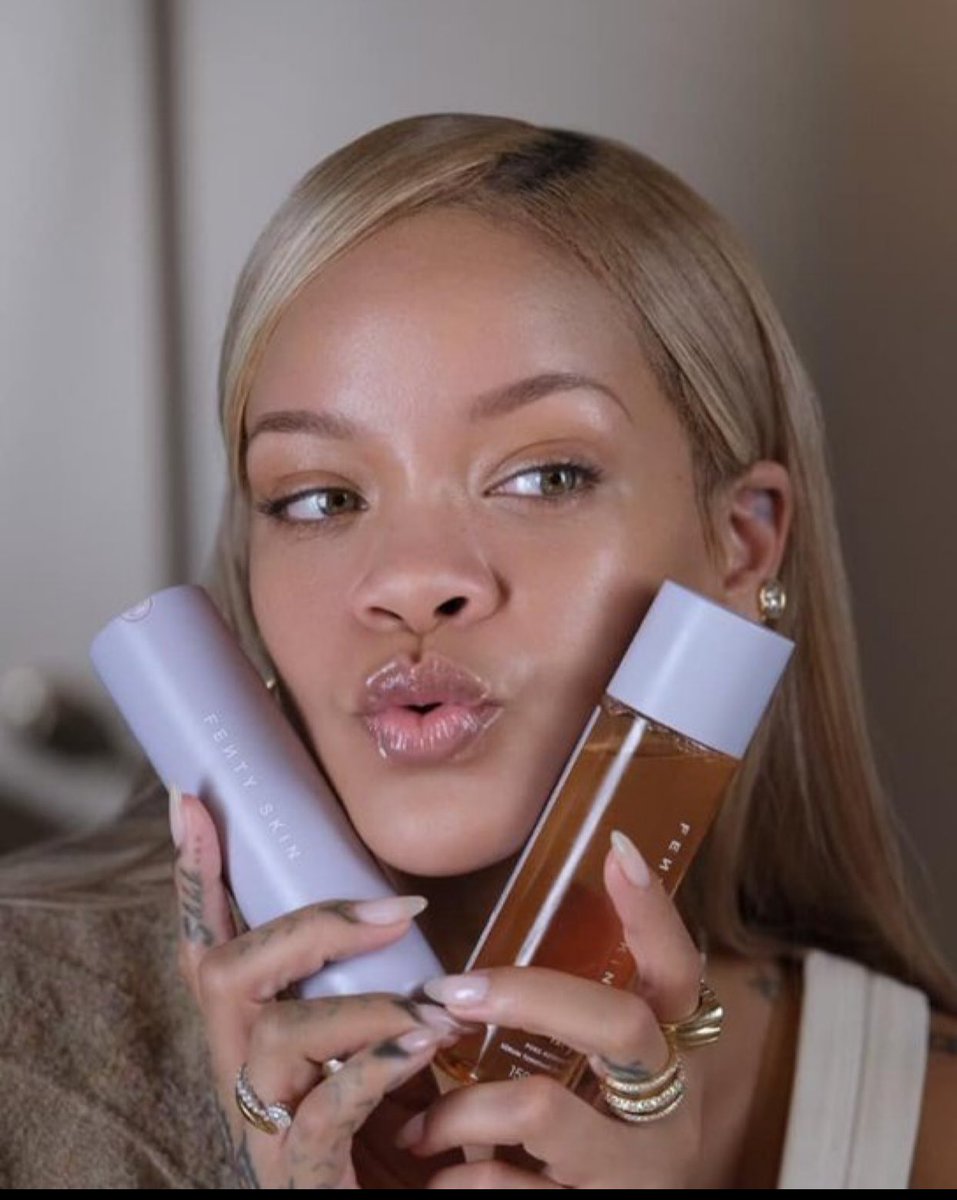Warrior1Pak's tweet photo. @rihanna @fentybeauty Rihanna Says””””
summer may be over, but here’s your reminder to stay hydrated this fall/winter aka “ashy season” 🤷🏿♀️ #SoftLit @fentybeauty https://t.co/vC5f571PgZ