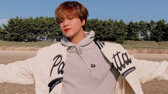 Jazzi ✨ aus tweet media