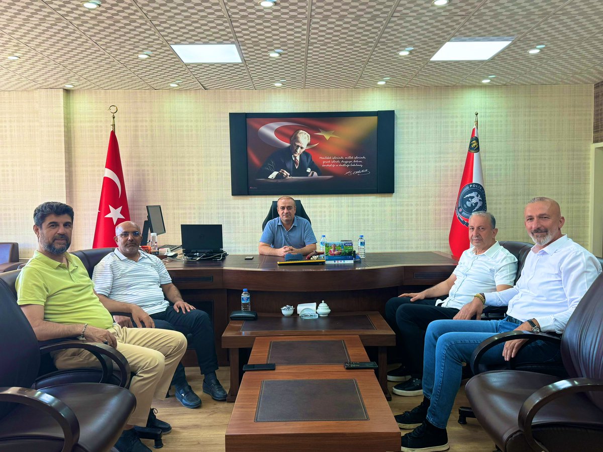 Elazığ Ticaret İl Müd. Sn <a href="/bilal234462/">Bilal Öztürk</a>, Elazığ Arı Yetiştiricileri Birliği Bşk. Sn <a href="/firatcanbay/">FIRAT CANBAY</a> ve Elazığ Çemişgezekliler Derneği Bşk. Sn Gürkan Öztürk ile birlikte Polis Meslek Eğitim Merkezi 2. Sınıf Emniyet Müdürü kıymetli hemşehrimiz Sn Murat Aslan’a ziyarette bulunduk.