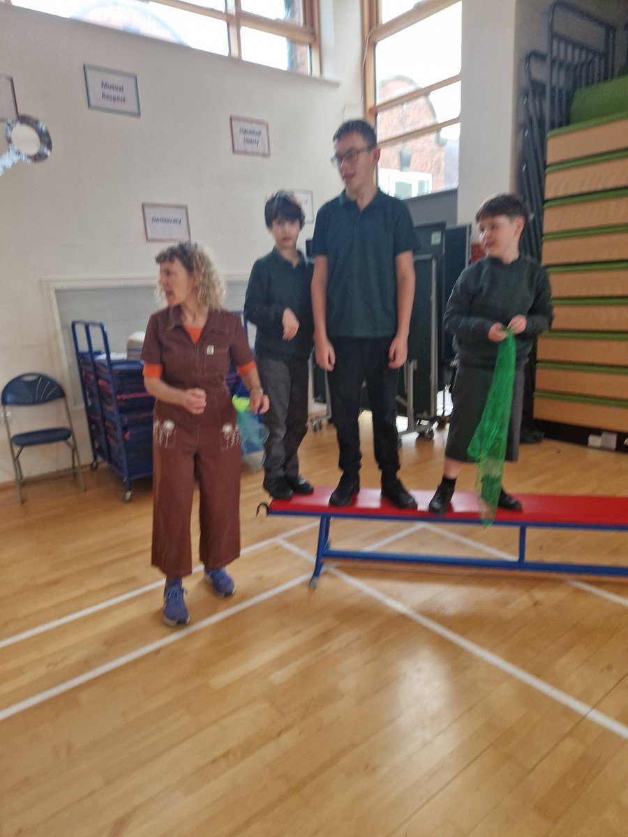 We loved welcoming Jenna from the Theatre Royal today to do a workshop all about the Magic Faraway Tree 🌳 we had lots of fun dressing up as characters and imagining what's at the top of the tree! #KPSSchoolHouse #KnavesmireCharacter #Fun #Creative