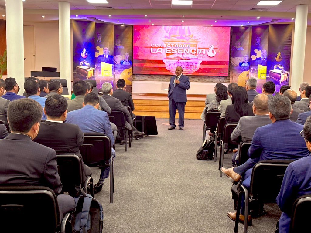 🔴#AHORA | “Tu primer desafío es consquistar el corazón de tus liderados; un buen líder es escuchado, admirado, amado y seguido… Sabiduría, inteligencia emocional y equilibrio son elementos que todo líder adventista necesita” - Pr. Alejandro Bullón. / #Seminarios

#CADEUPS2024