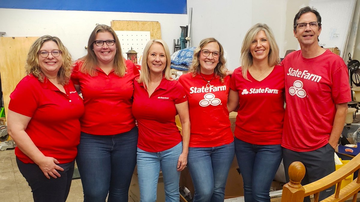 Shoutout to State Farm for volunteering at the ReStore! Our team loved working with you and is so grateful for all your help!

Interested in volunteering with your group? Fill out our ReStore interest form at Volunteer.HabitatPittsburgh.org/Group-Voluntee…!